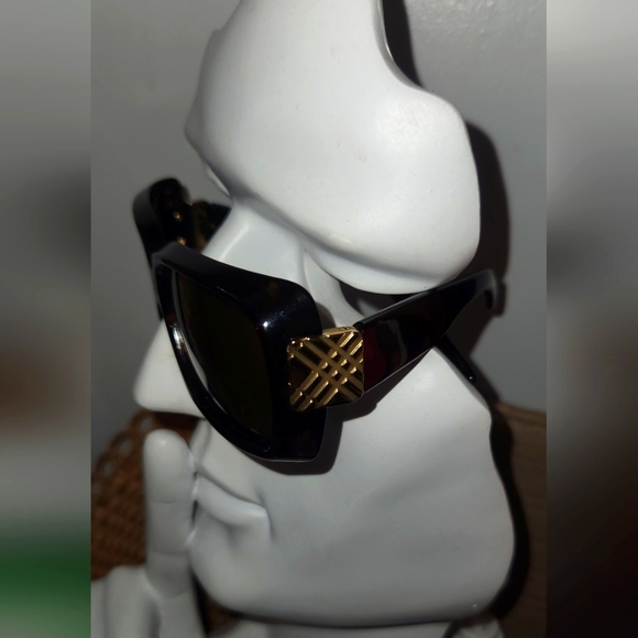 BURBERRY Brown and Gold A+ Condition! Sunglasses- Sunnies - Picture 2 of 12